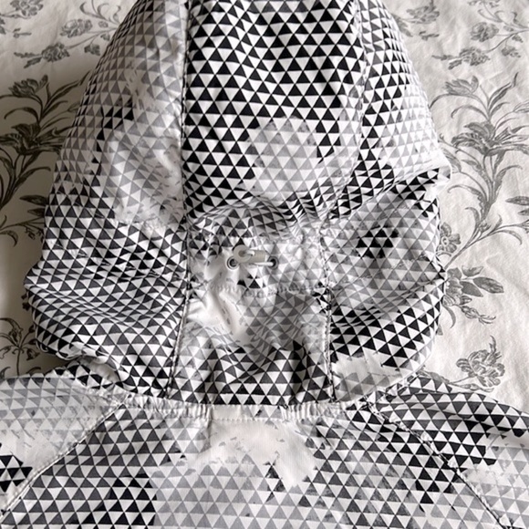 Nike Running Printed Distance Floral Light Jacket - Picture 14 of 14